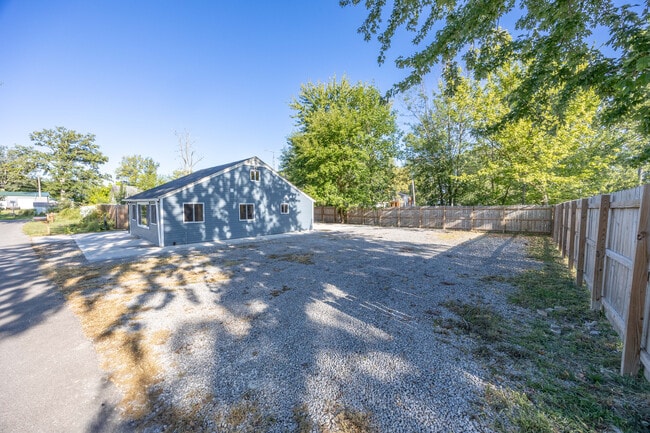 Building Photo - 225 Bentz Ave