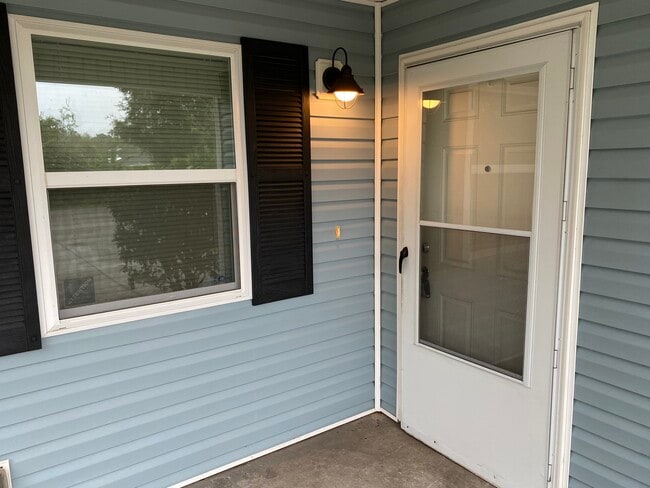 Building Photo - 154 Hurst St