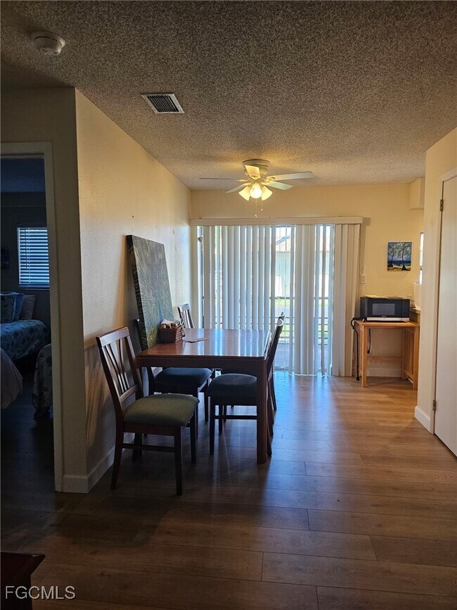 Building Photo - 1500 Popham Dr