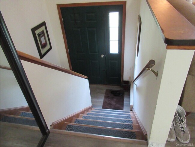 Building Photo - 63 River Rd