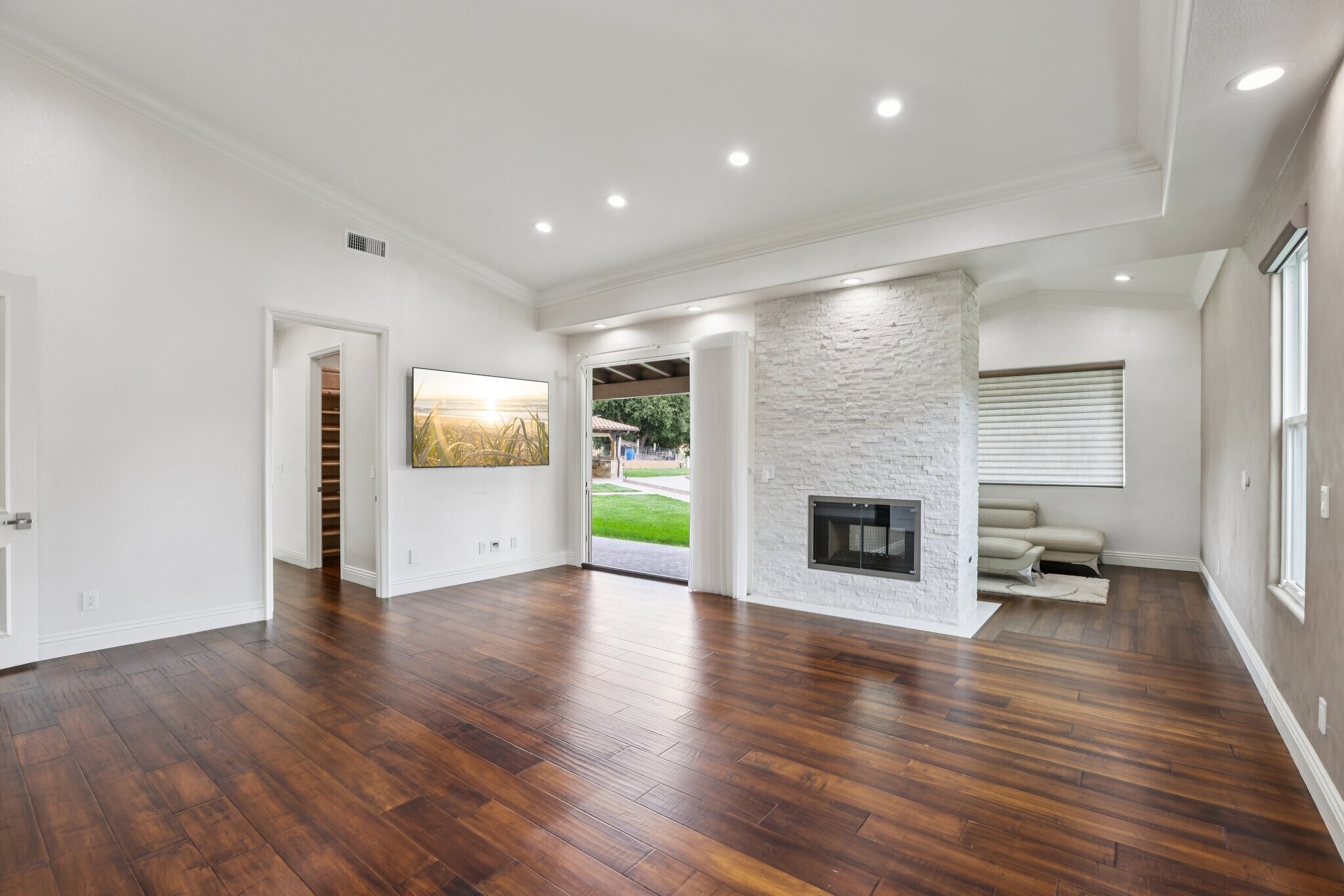 Building Photo - 27048 Triumph Ave