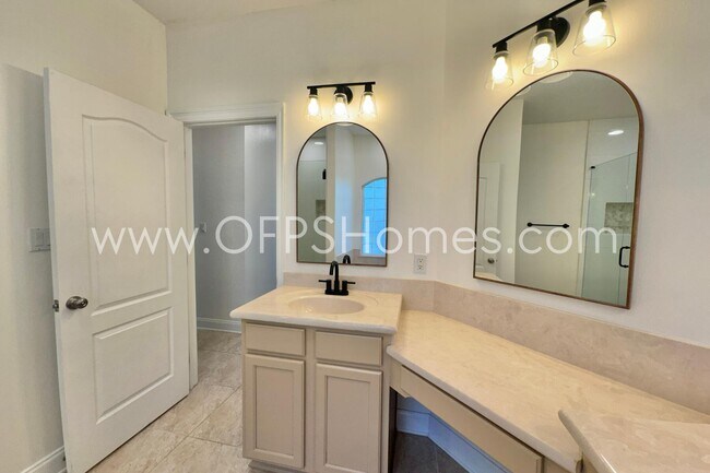 Building Photo - 4611 Chanan Dr