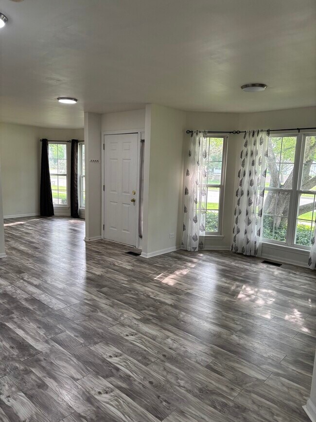 Building Photo - 17687 W Running Creek Ct