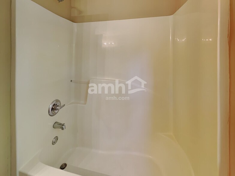 Building Photo - 5705 Wandering Vine Trl SE