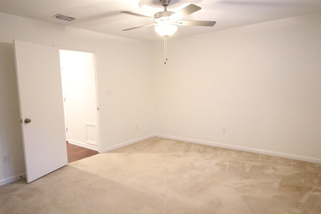 Building Photo - 617 N Magnolia Dr