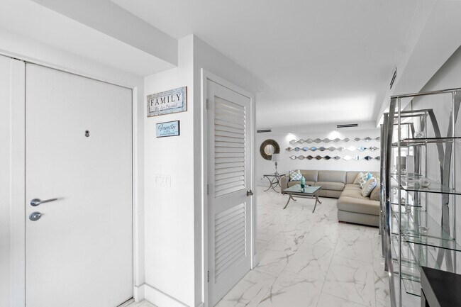 Building Photo - 121 Golden Isles Dr