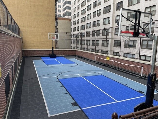 Building Photo - 422 E 72nd St