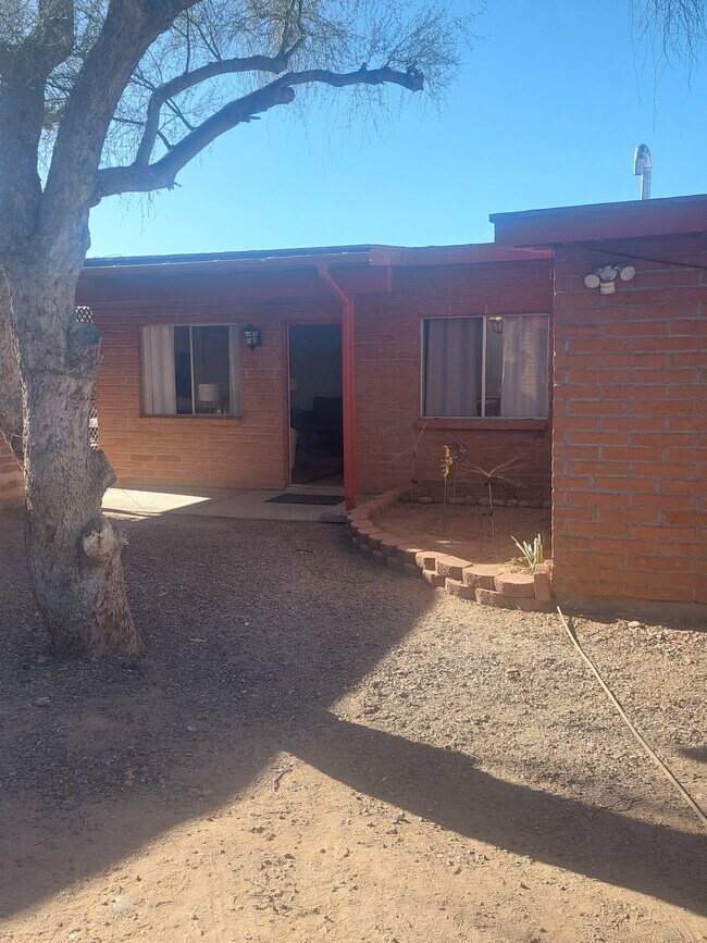 Building Photo - 9141 N Overlook Dr