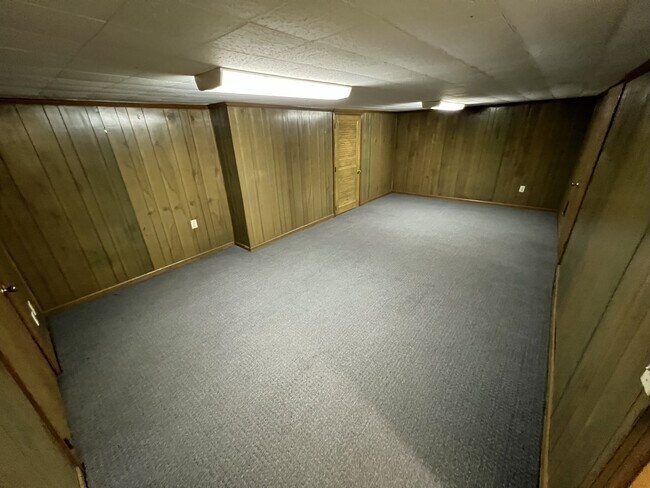 Building Photo - 3820 Orchard Rd SE