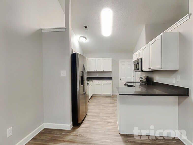 Building Photo - 428 Glencroft Dr