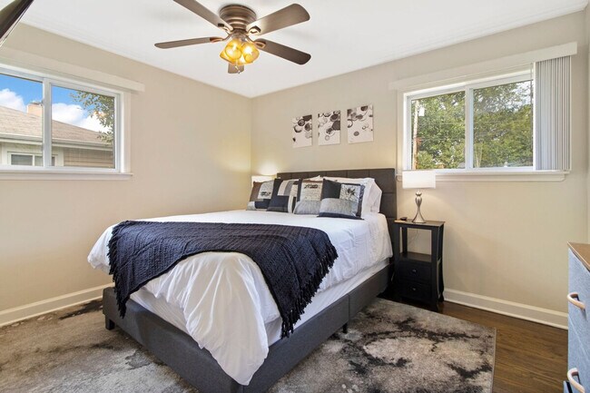 Building Photo - 9471 Sumac Rd