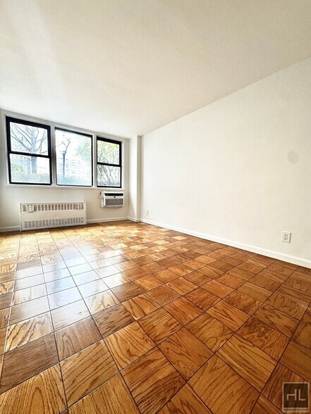 Primary Photo - EAST 36 STREET
