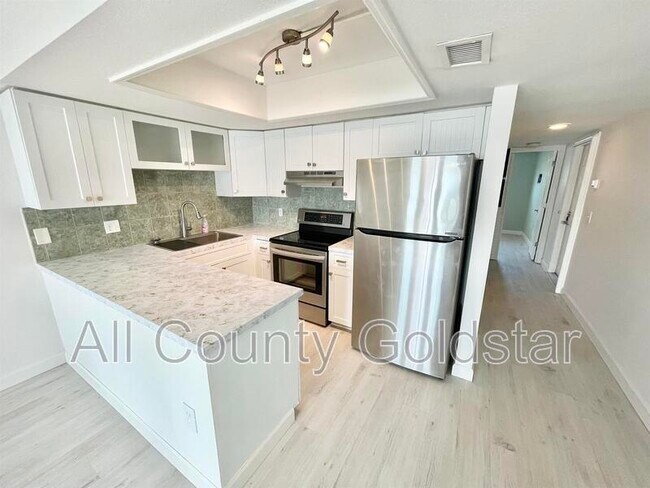 Building Photo - 4410 Warren Ave