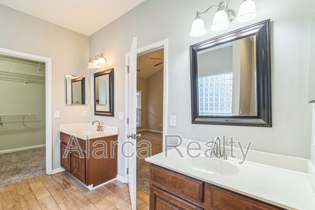 Building Photo - 6102 Greengate Ln
