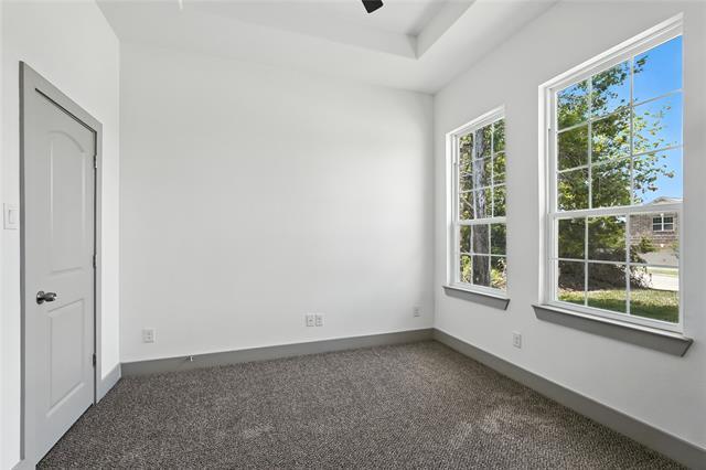 Building Photo - 716 Oak Creek Dr