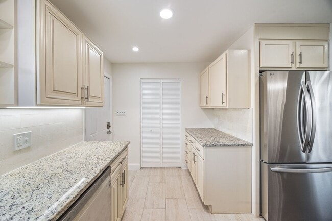 Building Photo - 503 S Benton St