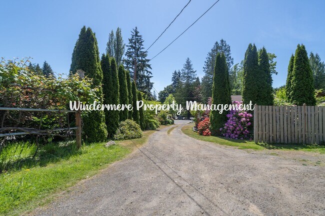 Building Photo - Peaceful and bright 3 bed in Kingston, walk to ferry, with Dry Sauna!
