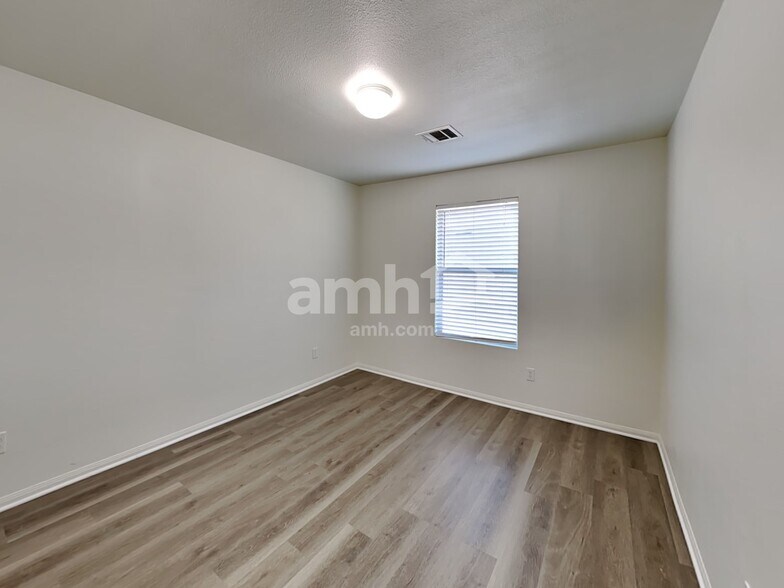 Building Photo - 18439 Sunrise Oaks Ct