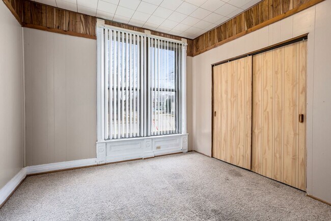 Building Photo - 117 W. Division Street