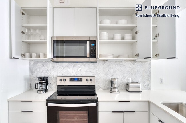 Building Photo - 1301 W Koenig Ln