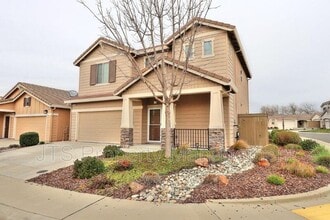 Building Photo - 9200 Rioja St