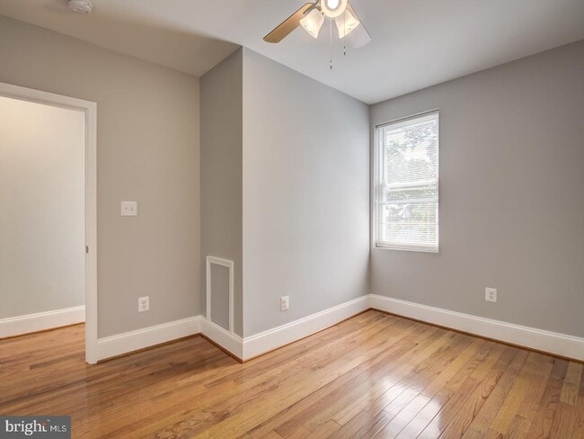 Building Photo - 424 Elm St NW
