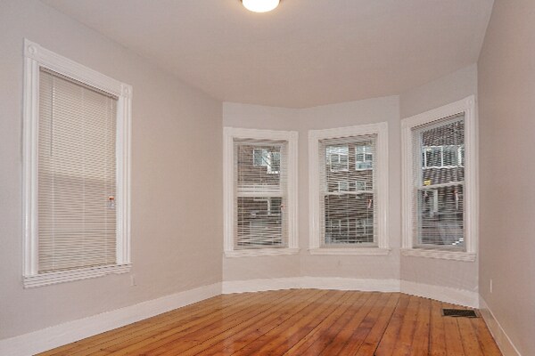 Building Photo - 370 Prospect St