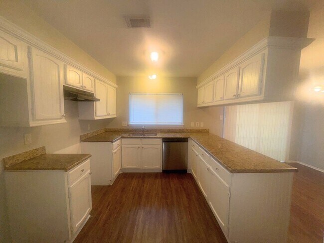 Building Photo - 2222 Riverford Dr