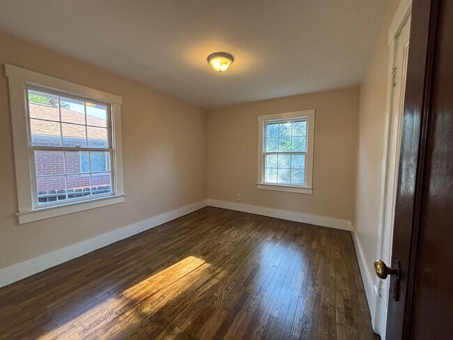 Building Photo - Available Now!  Single family home just mi...