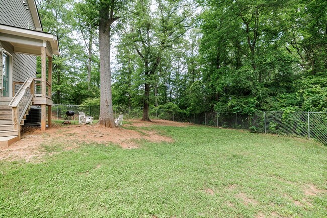 Building Photo - PRE LEASING!! AVAILABLE AUGUST 15TH 2025!!...