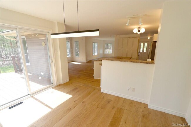 Building Photo - 63 Lawrence Hill Rd