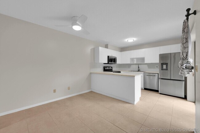 Building Photo - 5857 SE Windsong Ln