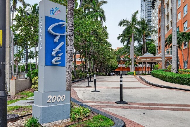Building Photo - 2000 N Bayshore Dr