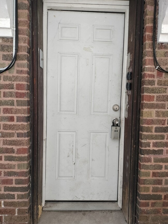 Building Photo - 7408 S Eberhart Ave