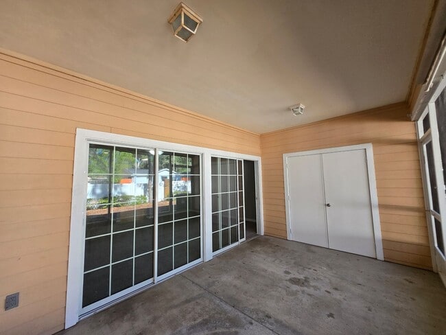 Building Photo - 2 Bed / 2.5 Bath Townhome with Upstairs Office/Sitting Area – Eagle Trace