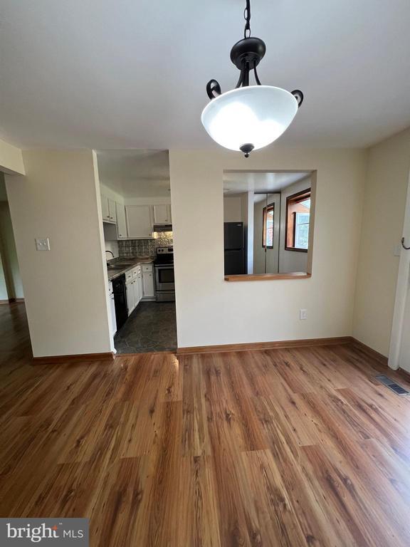 Building Photo - 40 Bon Oak Ct