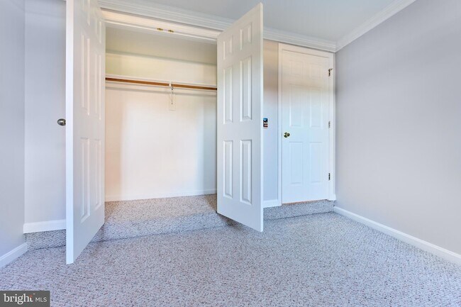 Building Photo - 685 Springhouse Square SE