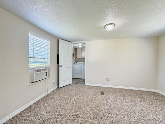 Building Photo - Move-In Ready 2-Bedroom 2 Bath home on One Acre!