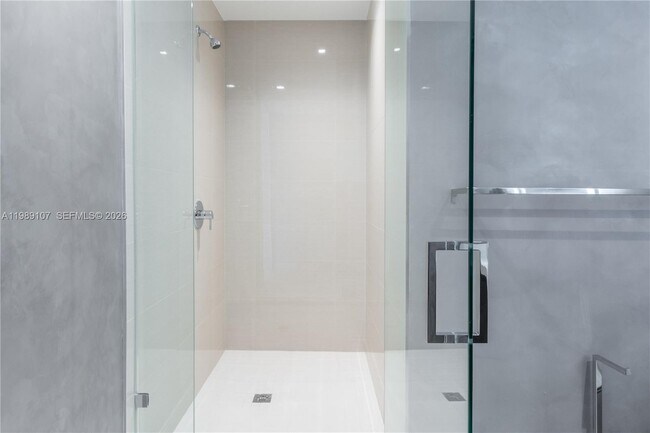 Building Photo - 851 NE 1st Ave