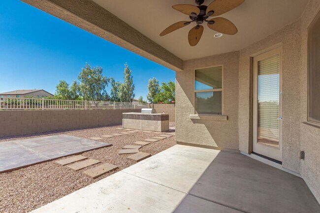 Building Photo - Beautiful 4 bedroom 2.5 bathroom home with large open floorplan in Queen Creek!