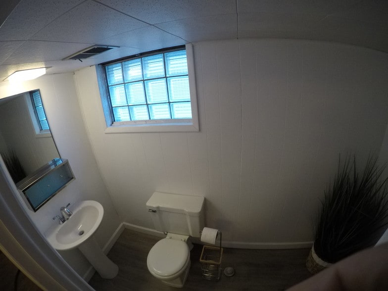 Building Photo - 863 S Illinois St