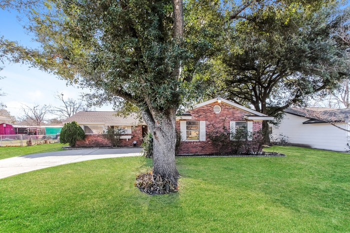 Building Photo - 218 Leighton Dr
