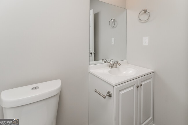 Building Photo - 1100 Overlook Dr