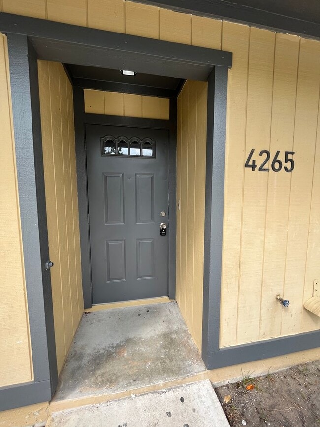Building Photo - 3/2 Home For Rent- Palm Springs FL