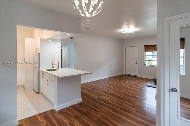 Building Photo - 1205 Marseille Dr