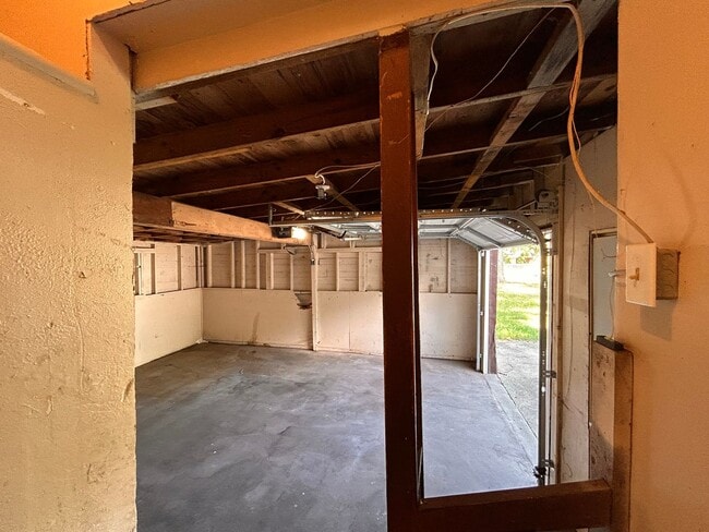 Building Photo - Three Bedroom Home in Muskegon Heights