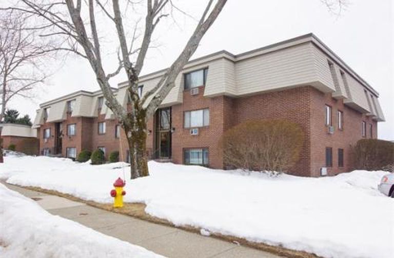 Exteriors2 - 11 Hallmark Gdns