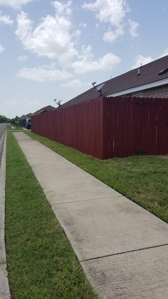 Building Photo - 3706 Wyndham Ave