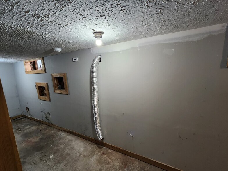 Building Photo - 425 Huntington St