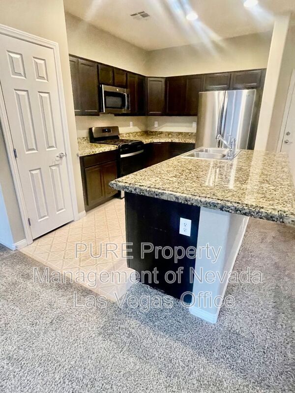 Building Photo - 117 Castle Course Ave